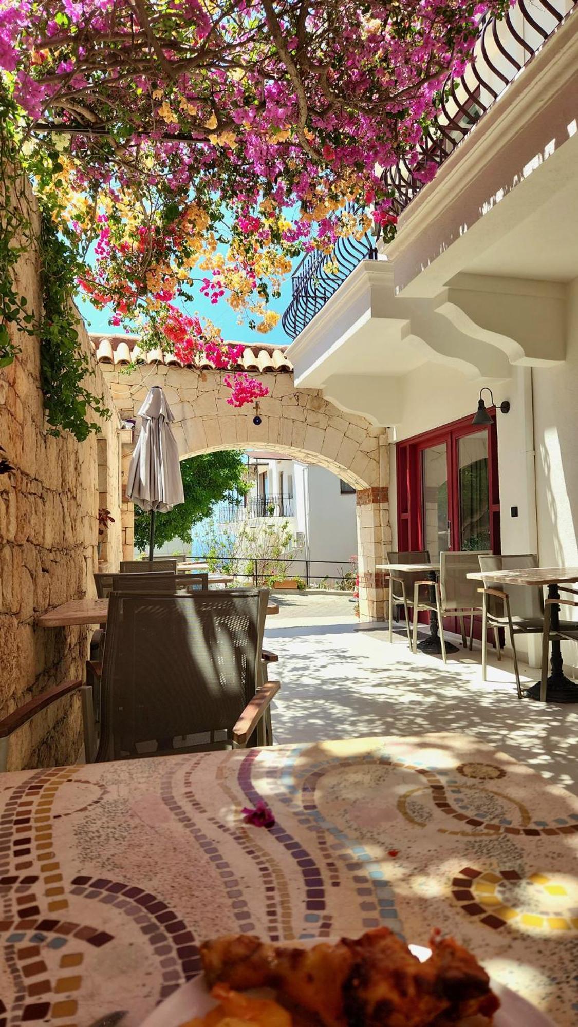 Hotel Begonvil Каш Екстериор снимка